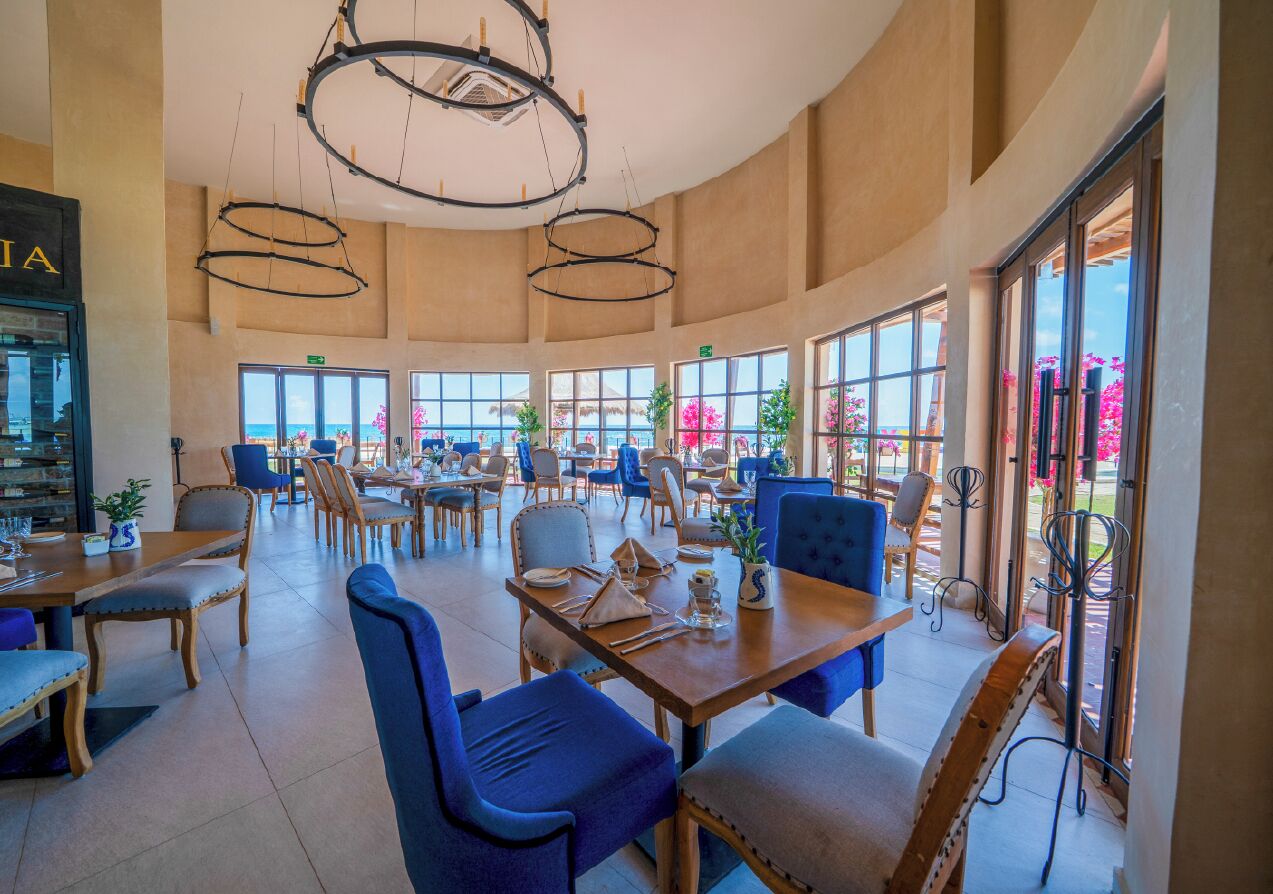 4 restaurantes; se sirve desayuno, almuerzo y cena