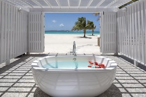 Couples treatment room(s), body treatments, hot stone massages