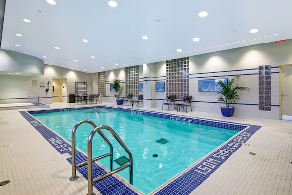 Indoor pool, sun loungers