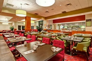 Desayuno buffet todos los días (con cargo)