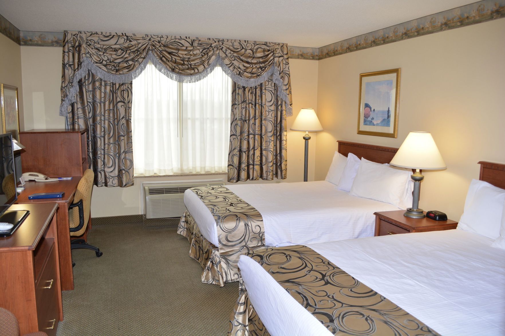 高級寢具、客房內保險箱、書桌、熨斗/熨衣板