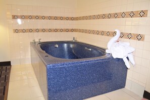 Suite, 1 King Bed | Premium bedding, in-room safe, desk, iron/ironing board