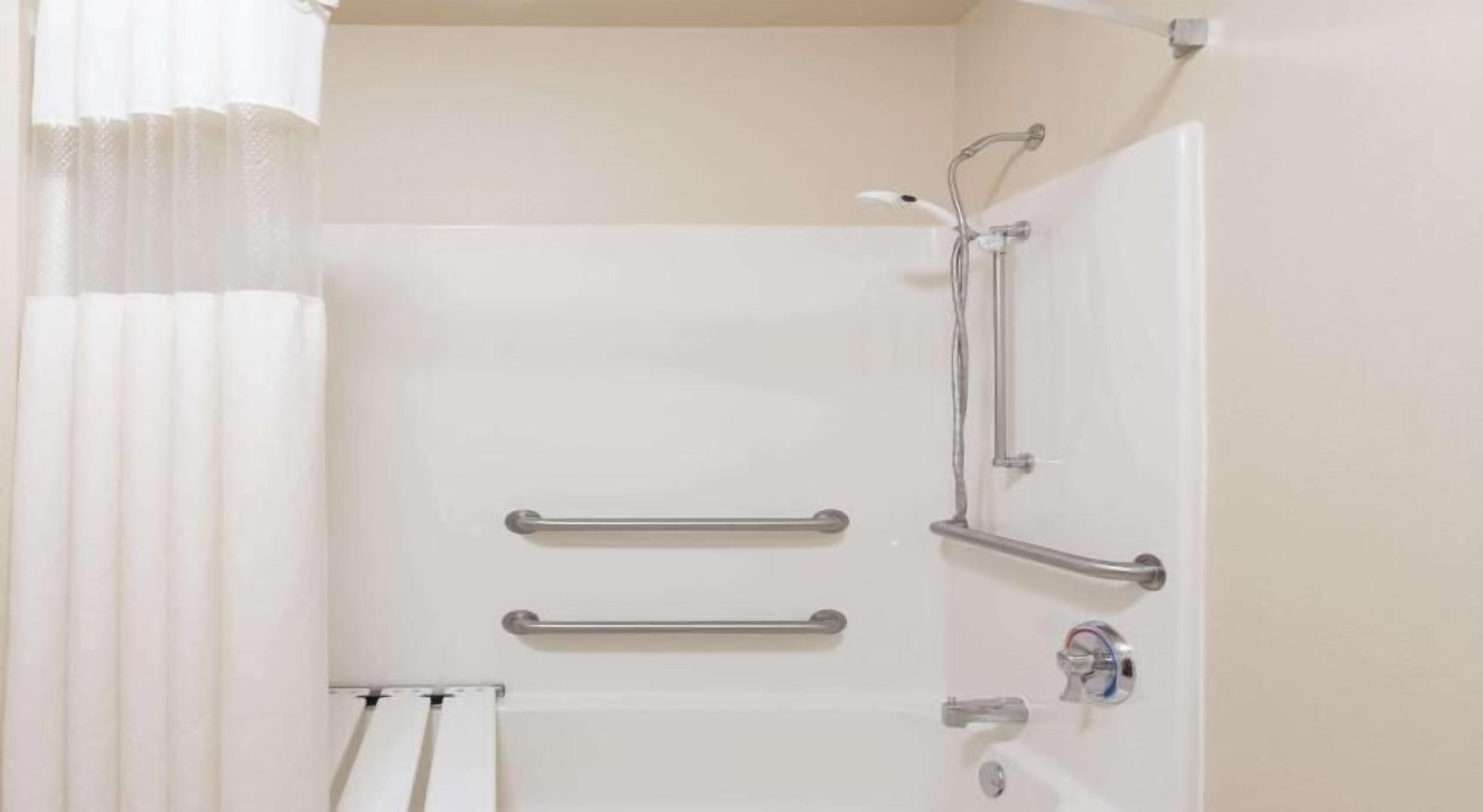 浴室 | 淋浴/浴缸二合一、免費盥洗用品、吹風機、毛巾