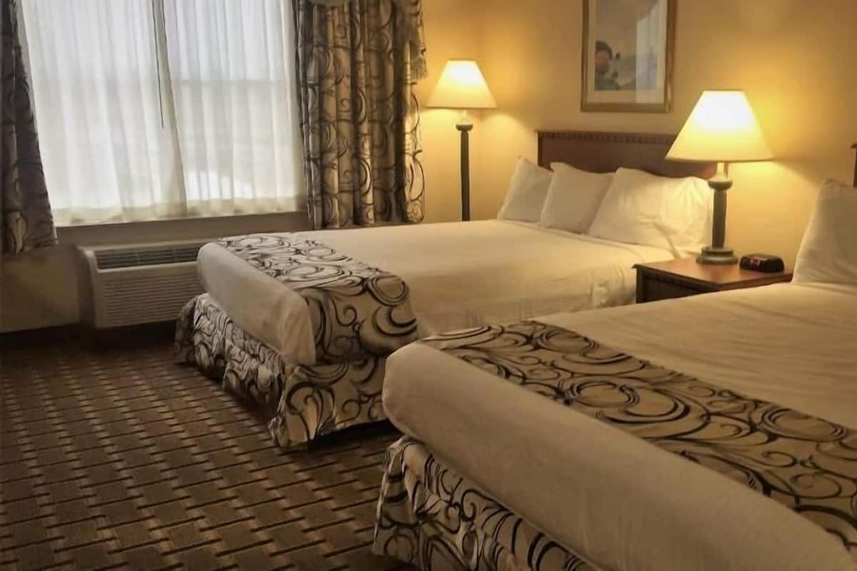 Premium bedding, in-room safe, desk, iron/ironing board