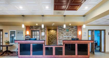 Quality Hotel & Suites