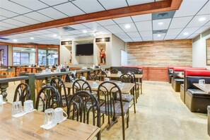 Breakfast, lunch, dinner served; American cuisine 