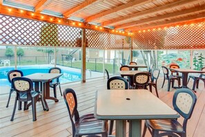 朝食、ランチ、ディナーに営業 (アメリカ料理)