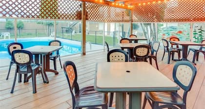 Howard Johnson Inn - Enderby