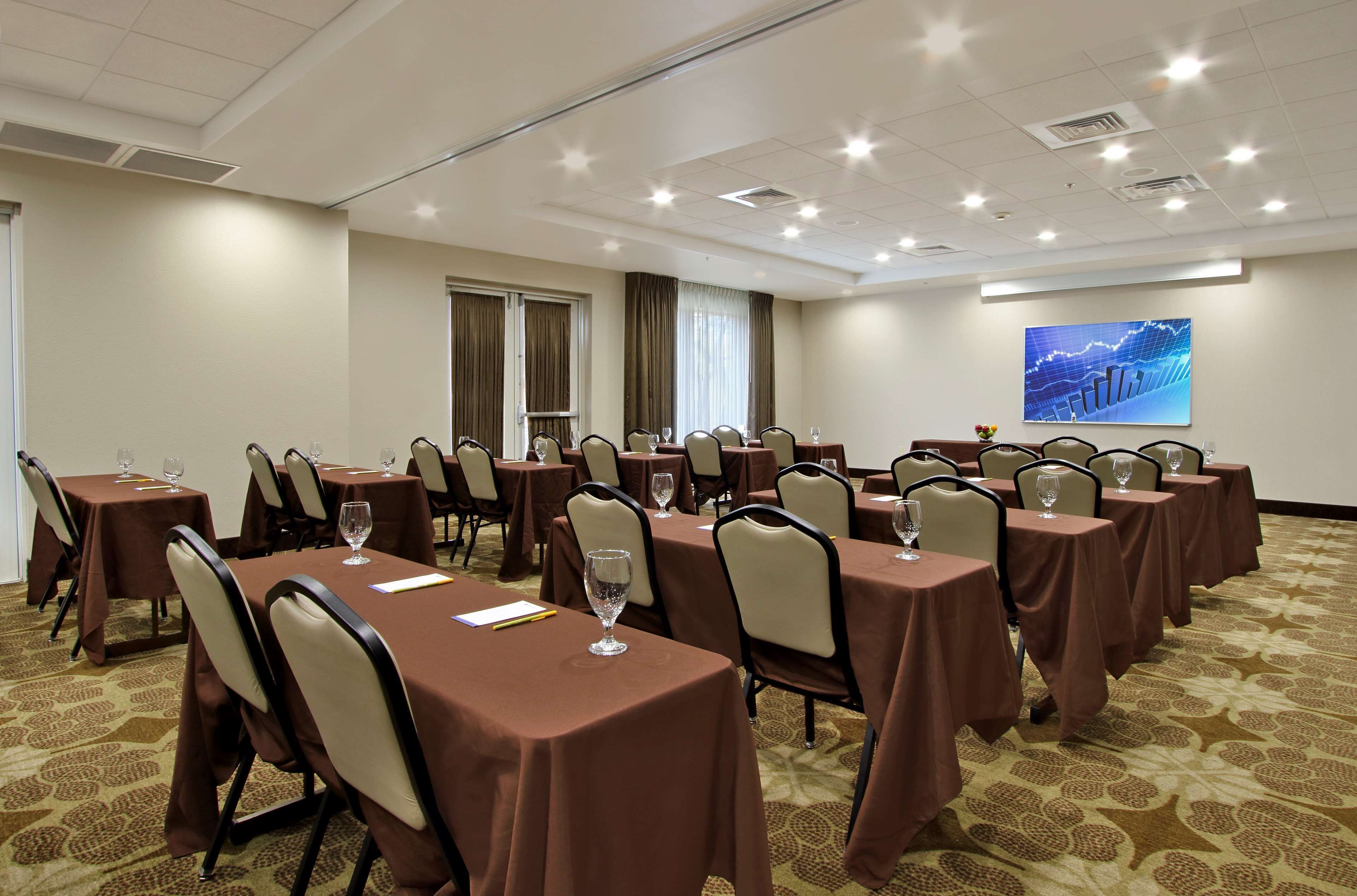 breakfast and dinner served, american cuisine