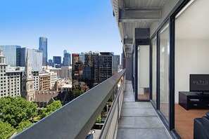 Apartamento superior, 2 habitaciones | Balcón