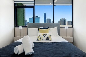 Apartamento, 2 habitaciones | Decoración individual, mobiliario individual, cortinas opacas