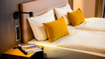 Escritorio, wifi gratis y ropa de cama