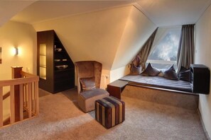 Suite | Desk, free WiFi, bed sheets