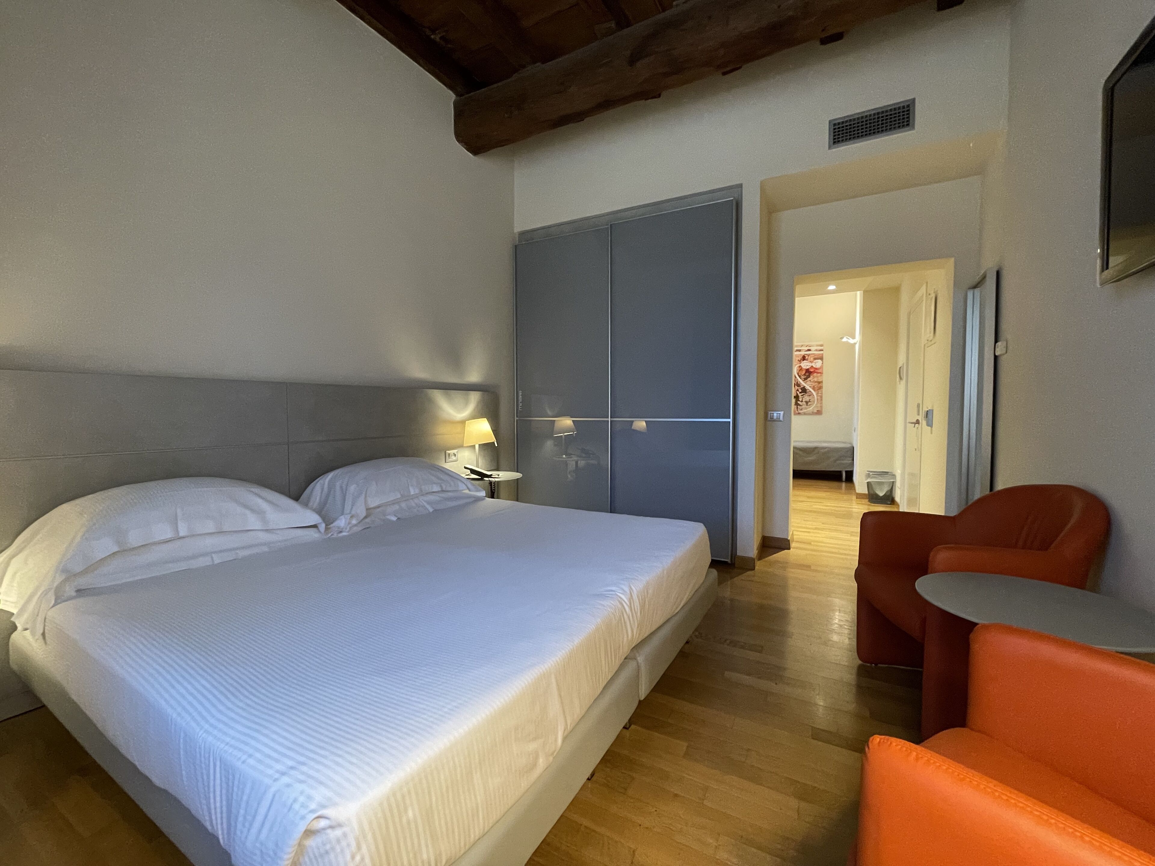 Deluxe Suite, City View