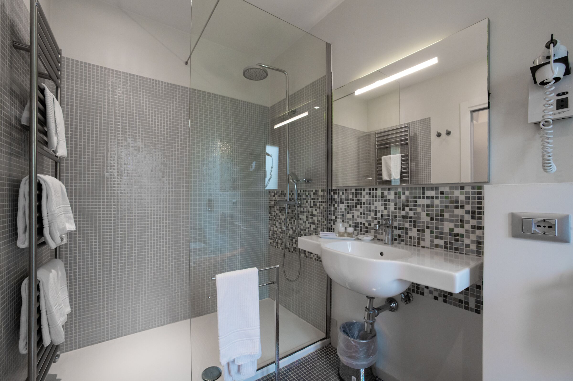 shower, free toiletries, hair dryer, bidet