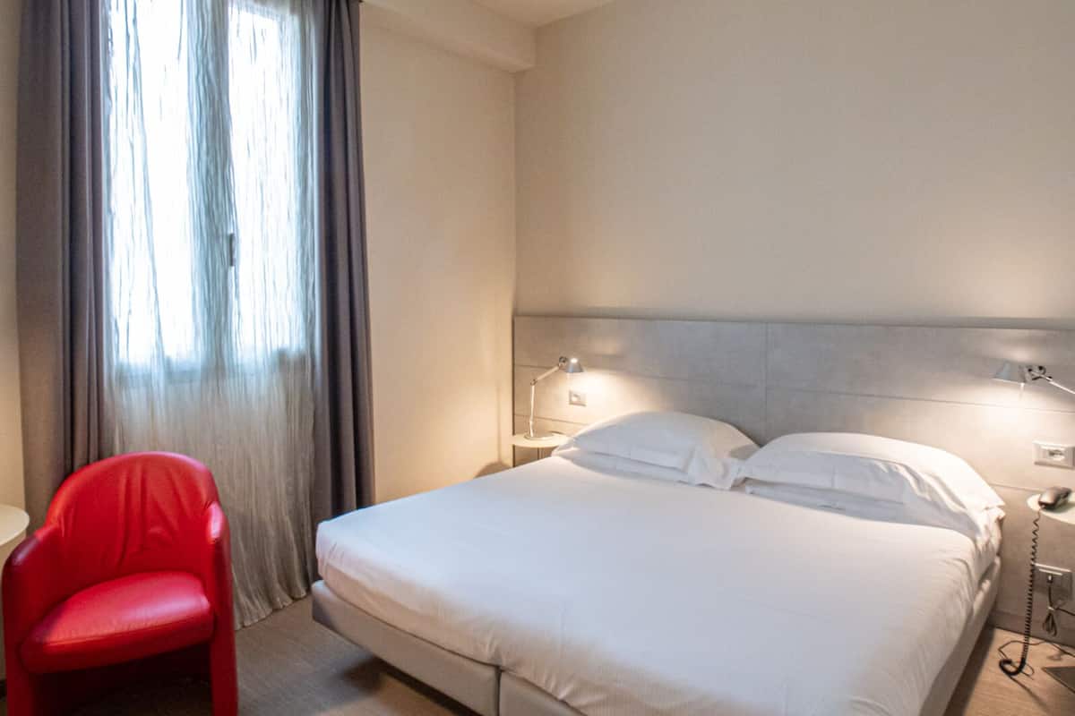 Classic Double Room | 1 bedroom, Frette Italian sheets, premium bedding, minibar