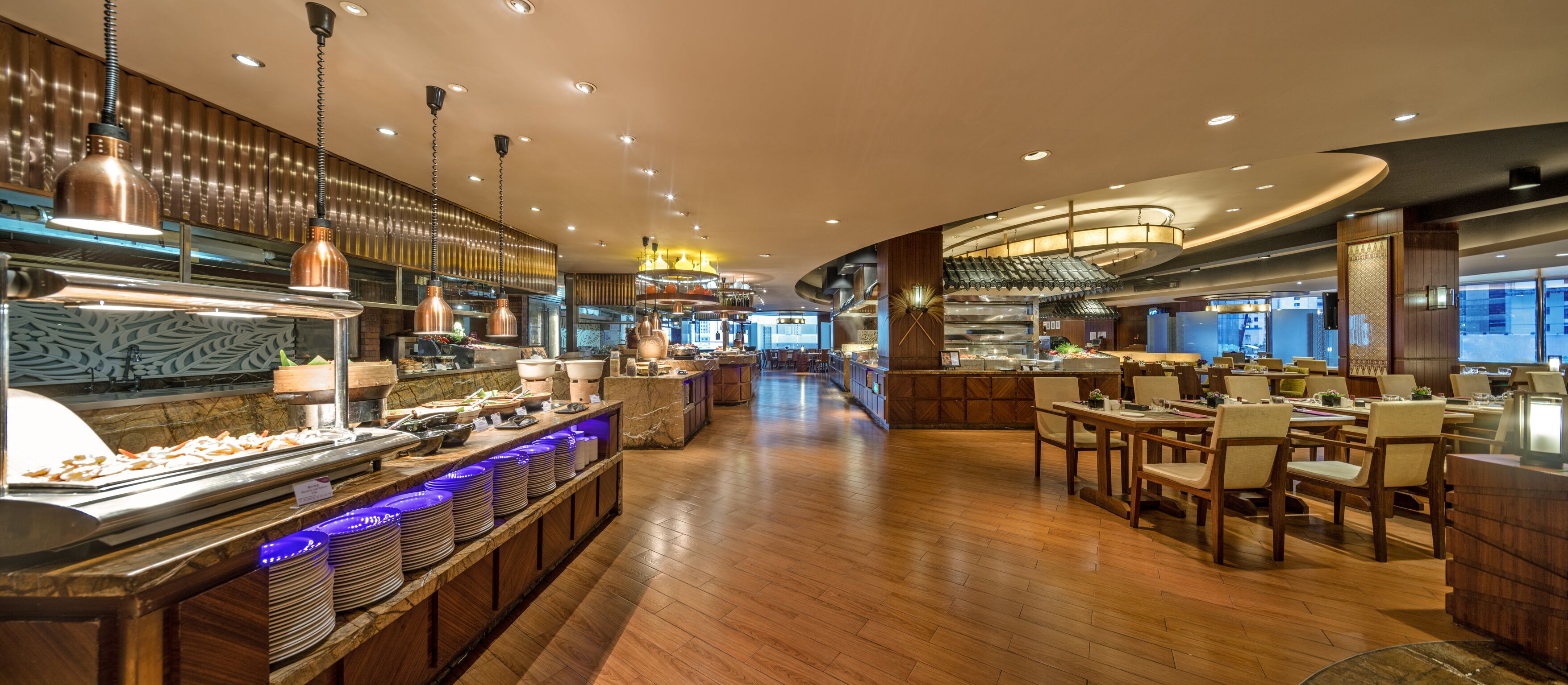 2 间餐厅，供应早餐、午餐和晚餐，中国菜