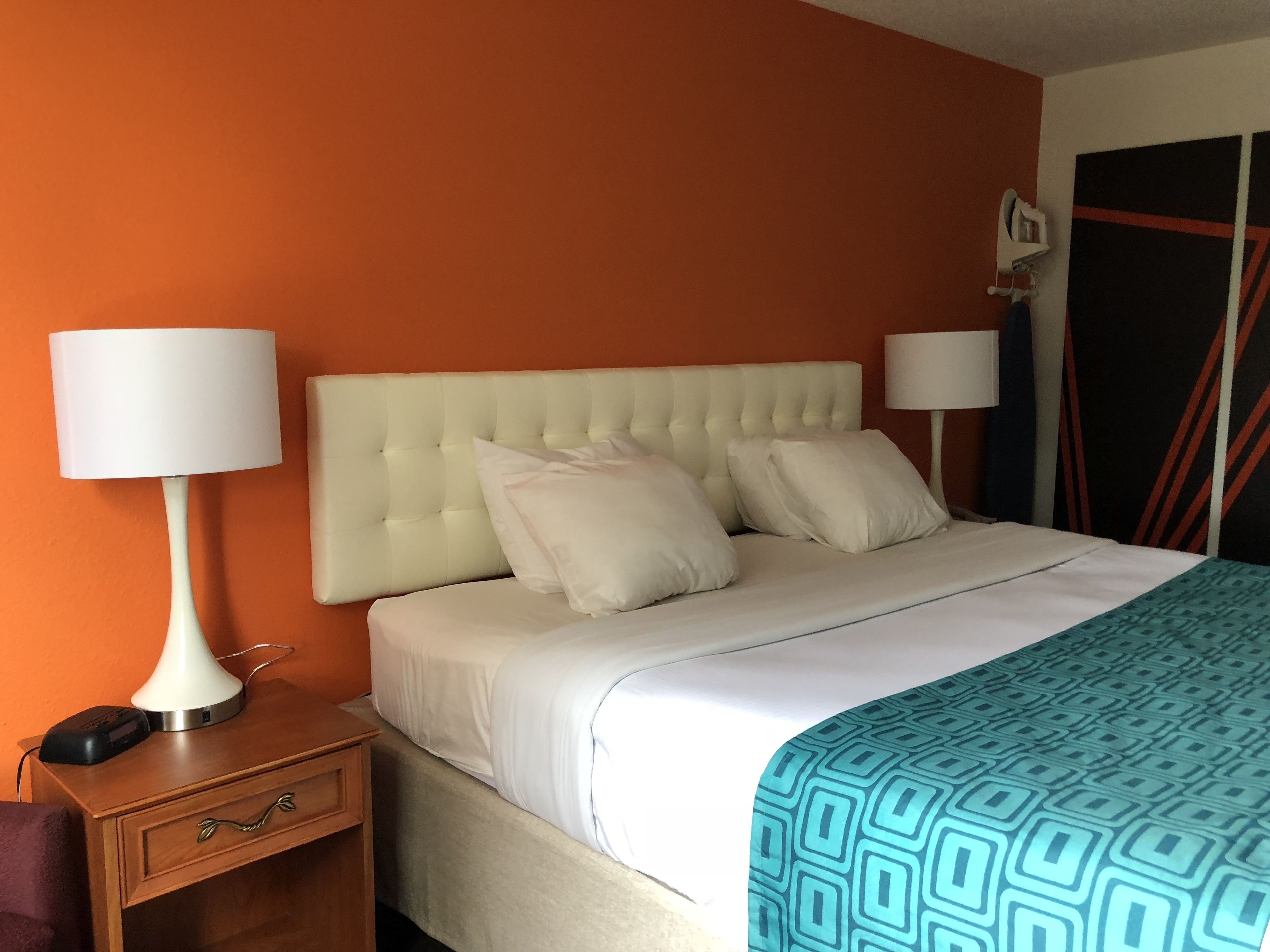 suite, 1 king bed | in-room safe, desk, soundproofing, iron/ironing board