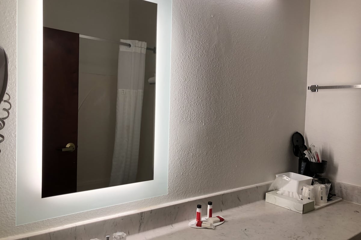 combined shower/bathtub, free toiletries, hair dryer, towels