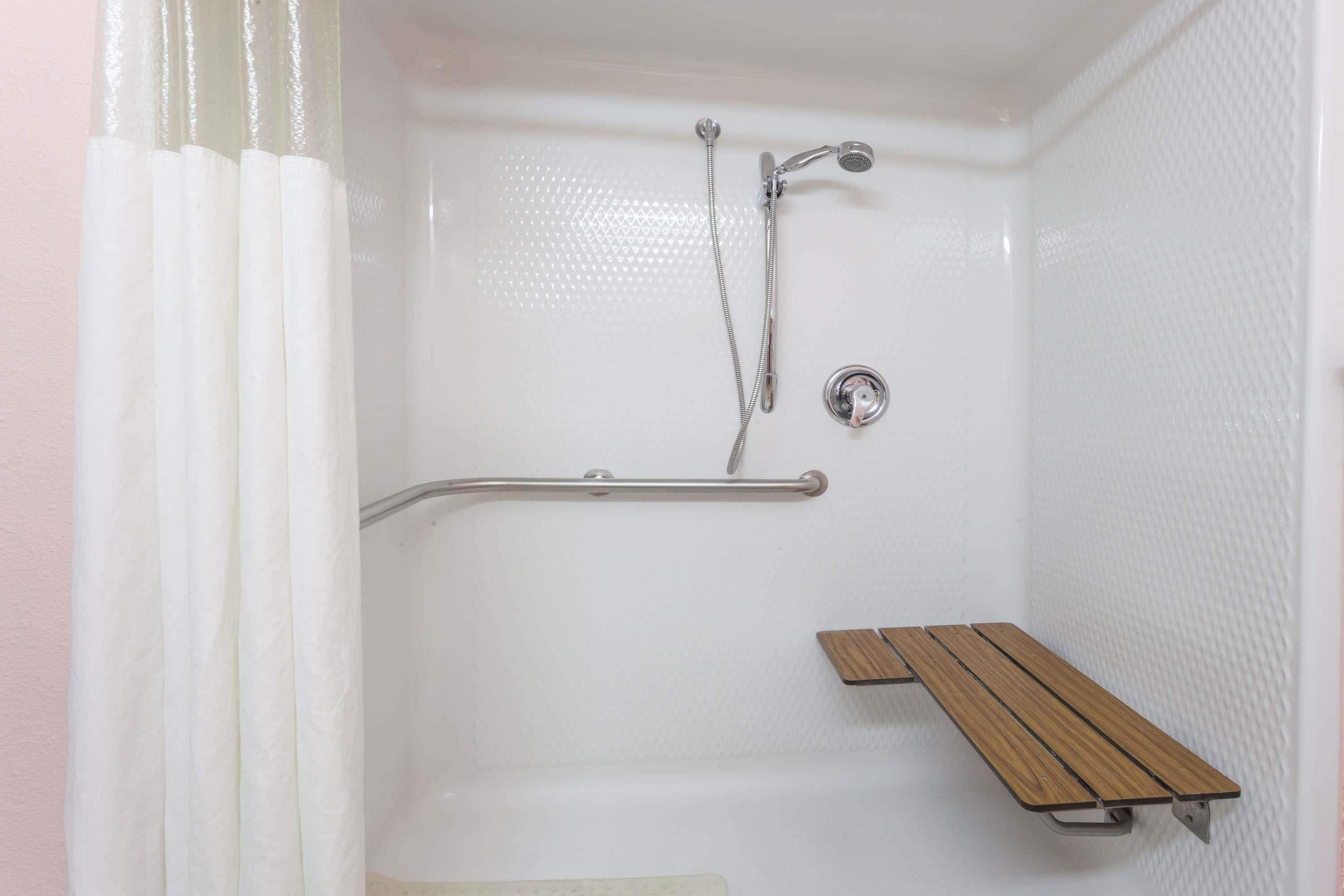 combined shower/bathtub, free toiletries, hair dryer, towels