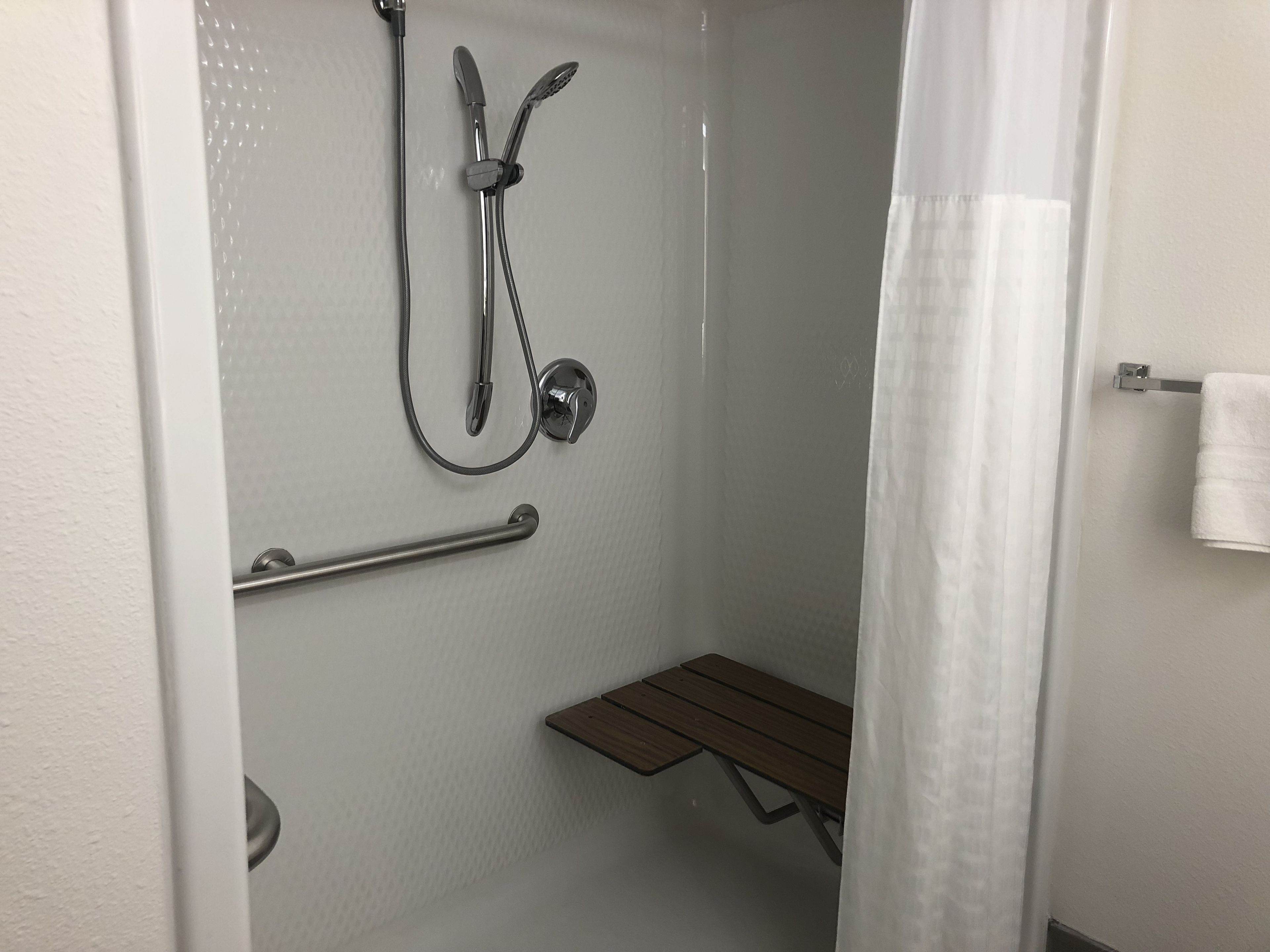 suite, 1 king bed | bathroom | combined shower/bathtub, free toiletries, hair dryer, towels