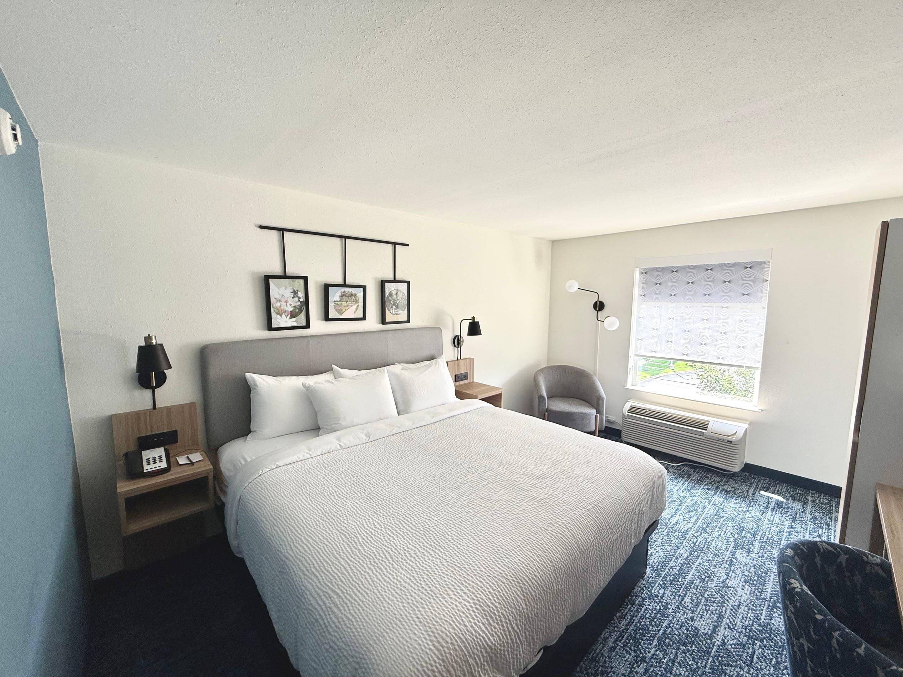Habitación estándar, 1 cama King size, para no fumadores | Caja de seguridad en la habitación, escritorio y insonorización 