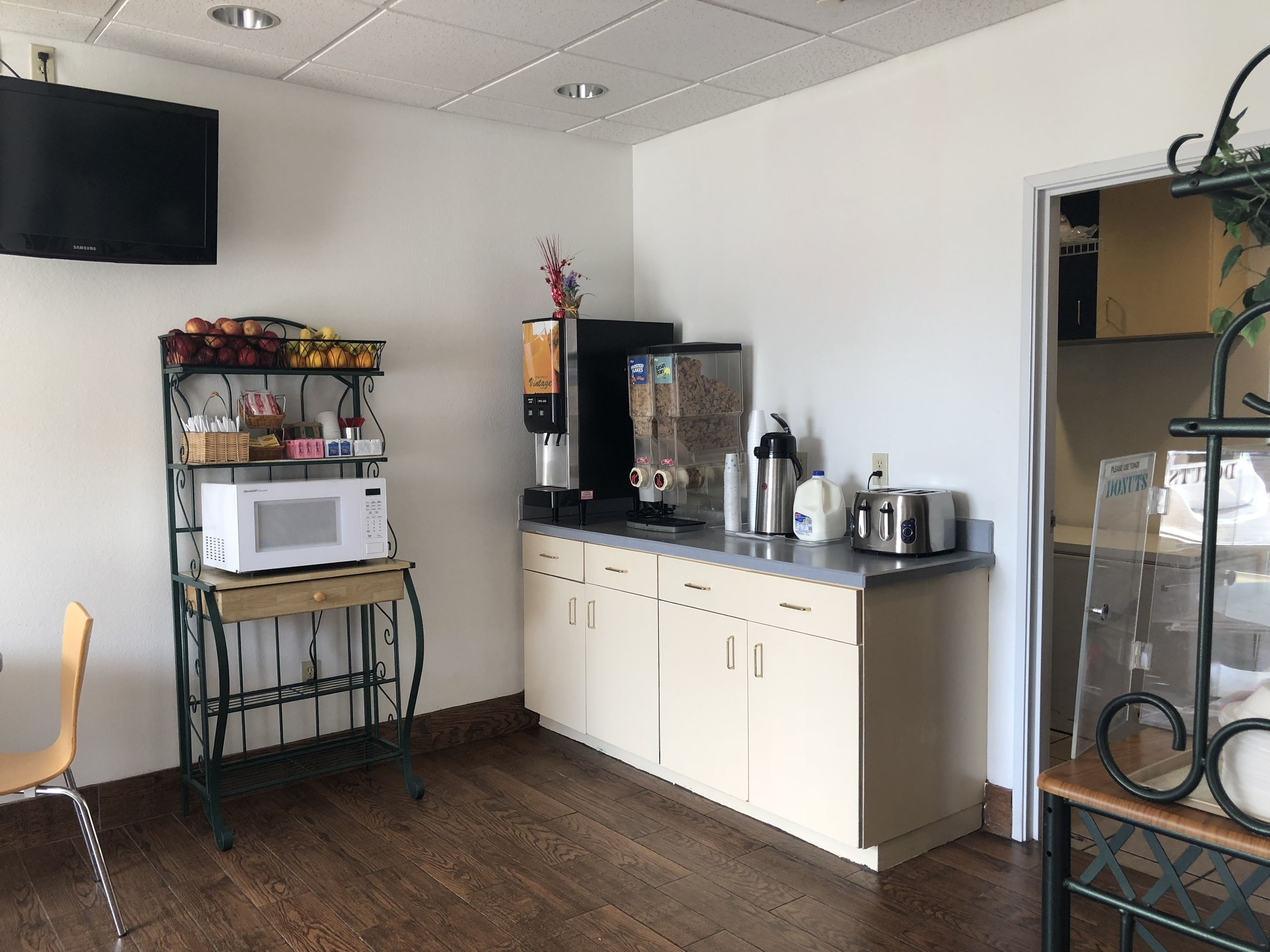 free daily on-the-go breakfast