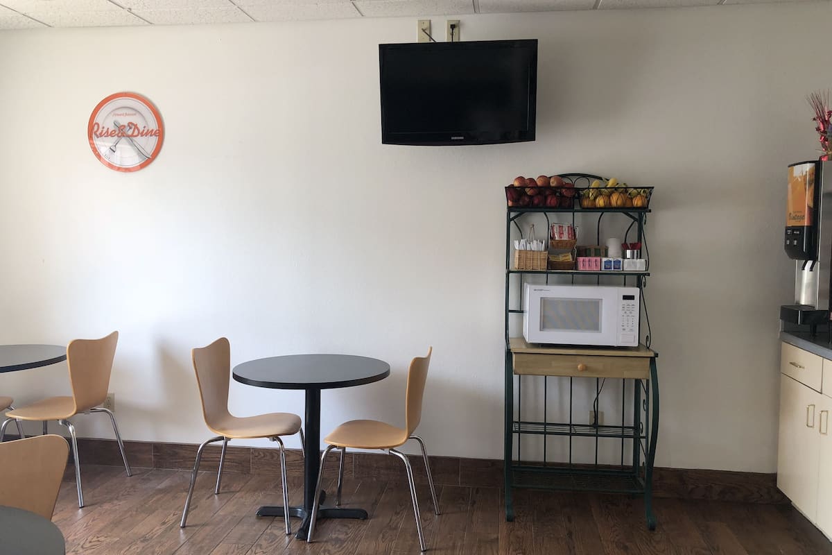 free daily on-the-go breakfast