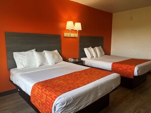 Desk, laptop workspace, blackout curtains, iron/ironing board - Howard Johnson by Wyndham Galveston (Galveston)