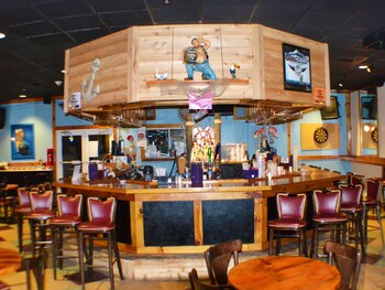2 bars/lounges, beach bar at Boardwalk Beach Hotel