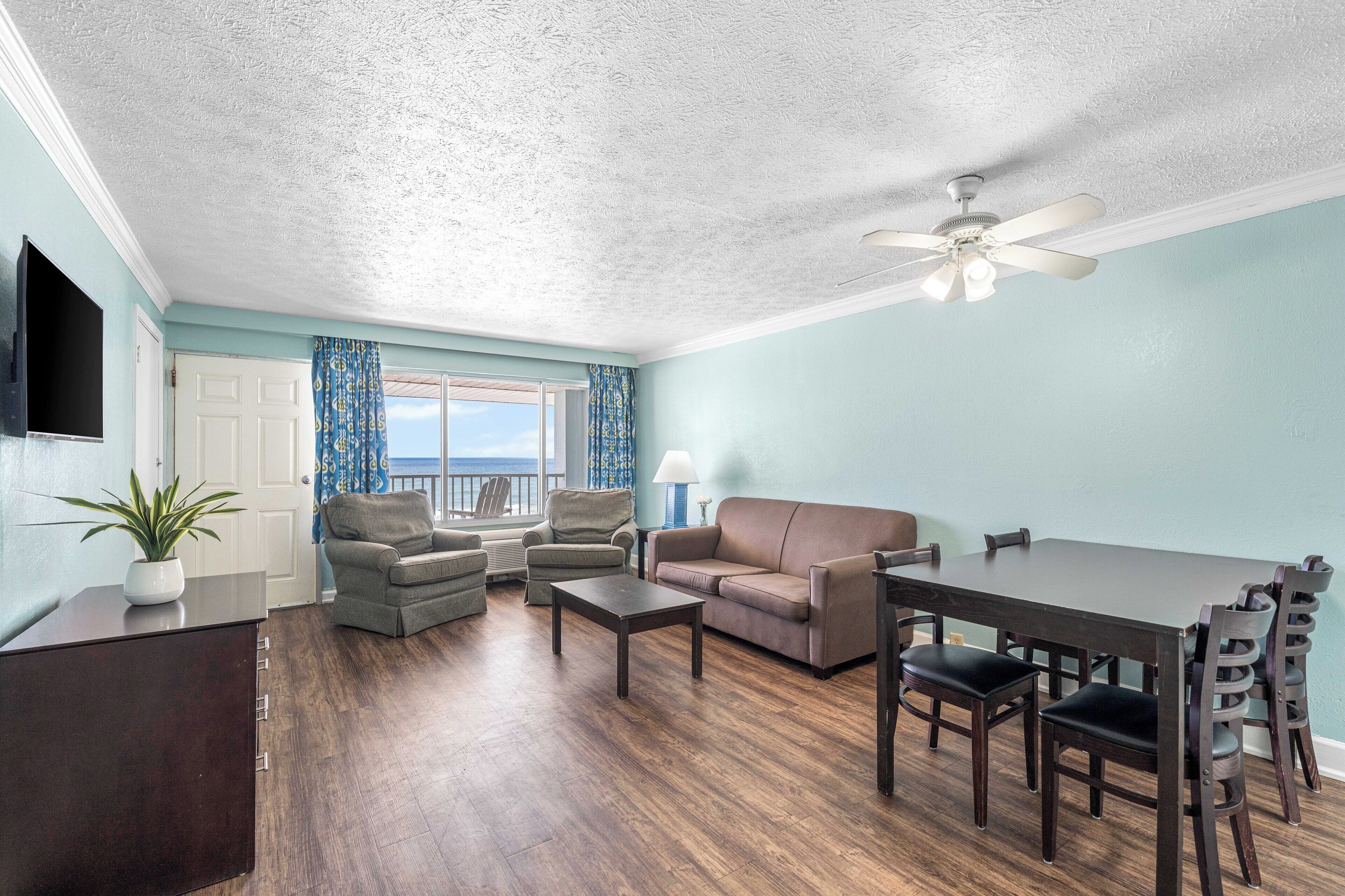 Dunes 2 Queen Beach View Suite | Living area | TV