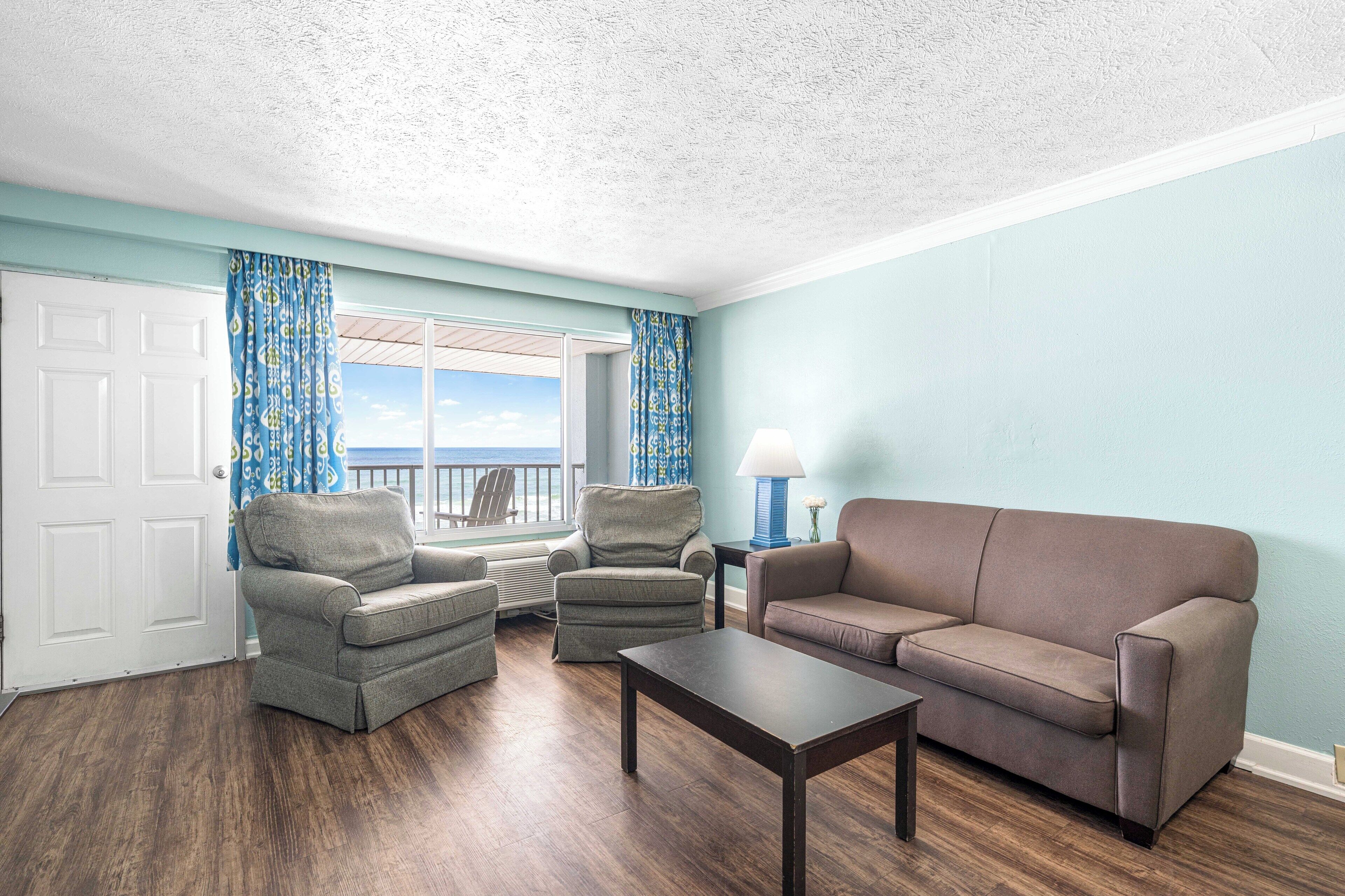 Dunes 2 Queen Beach View Suite | Living area | TV