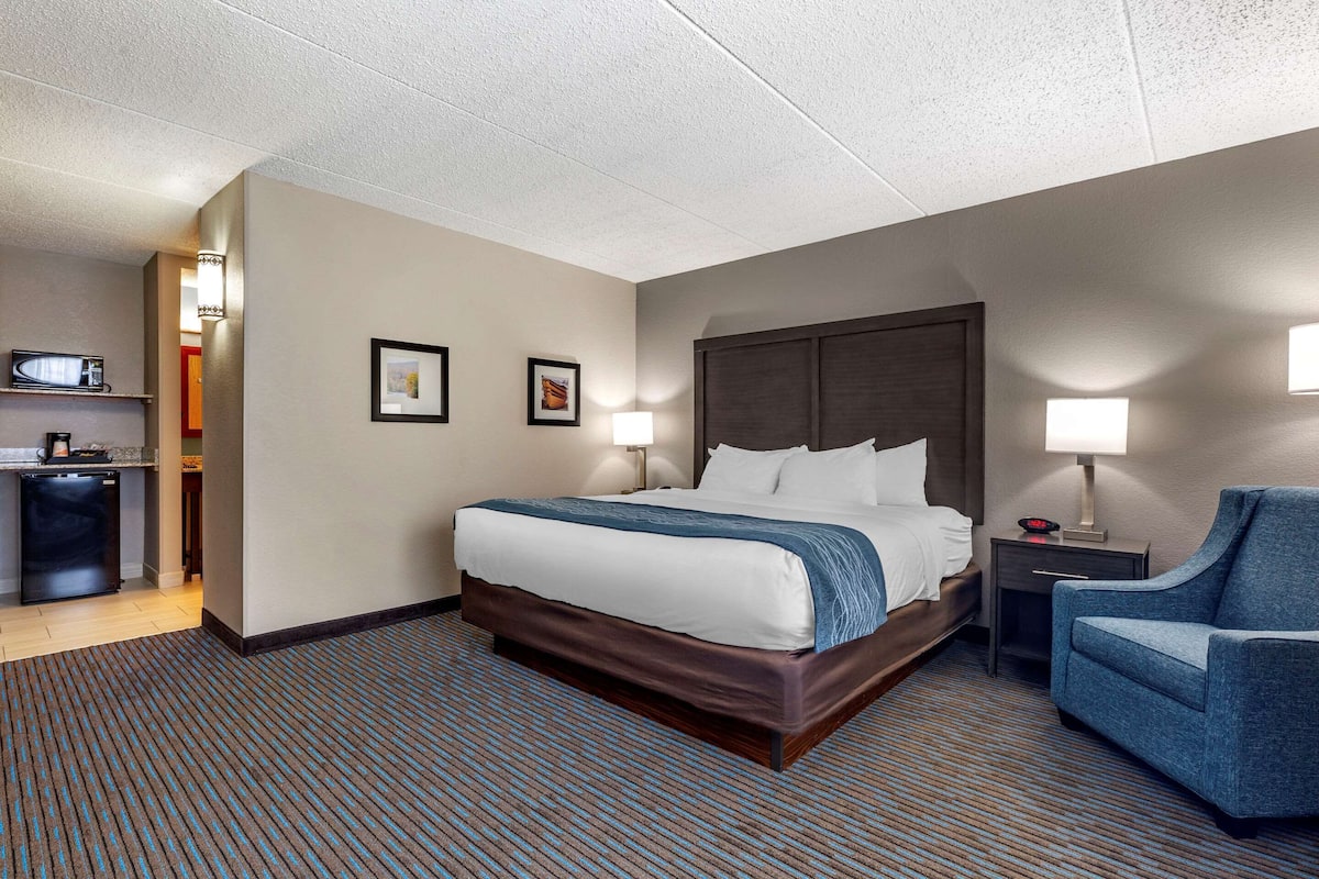 In-room safe, blackout drapes, iron/ironing board