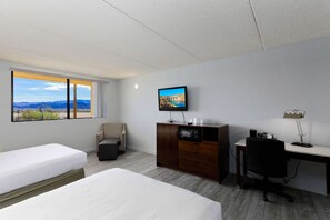 In-room safe, desk, blackout curtains, iron/ironing board - Studio 6 Suites Lake Havasu City, AZ  (Lake Havasu City)