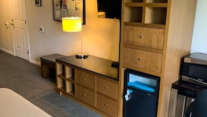 1 bedroom, down comforters, desk, laptop workspace