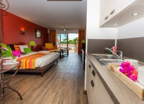 Superior Junior Suite | Private kitchen | Mini-fridge, microwave, electric kettle, cookware/dishes/utensils