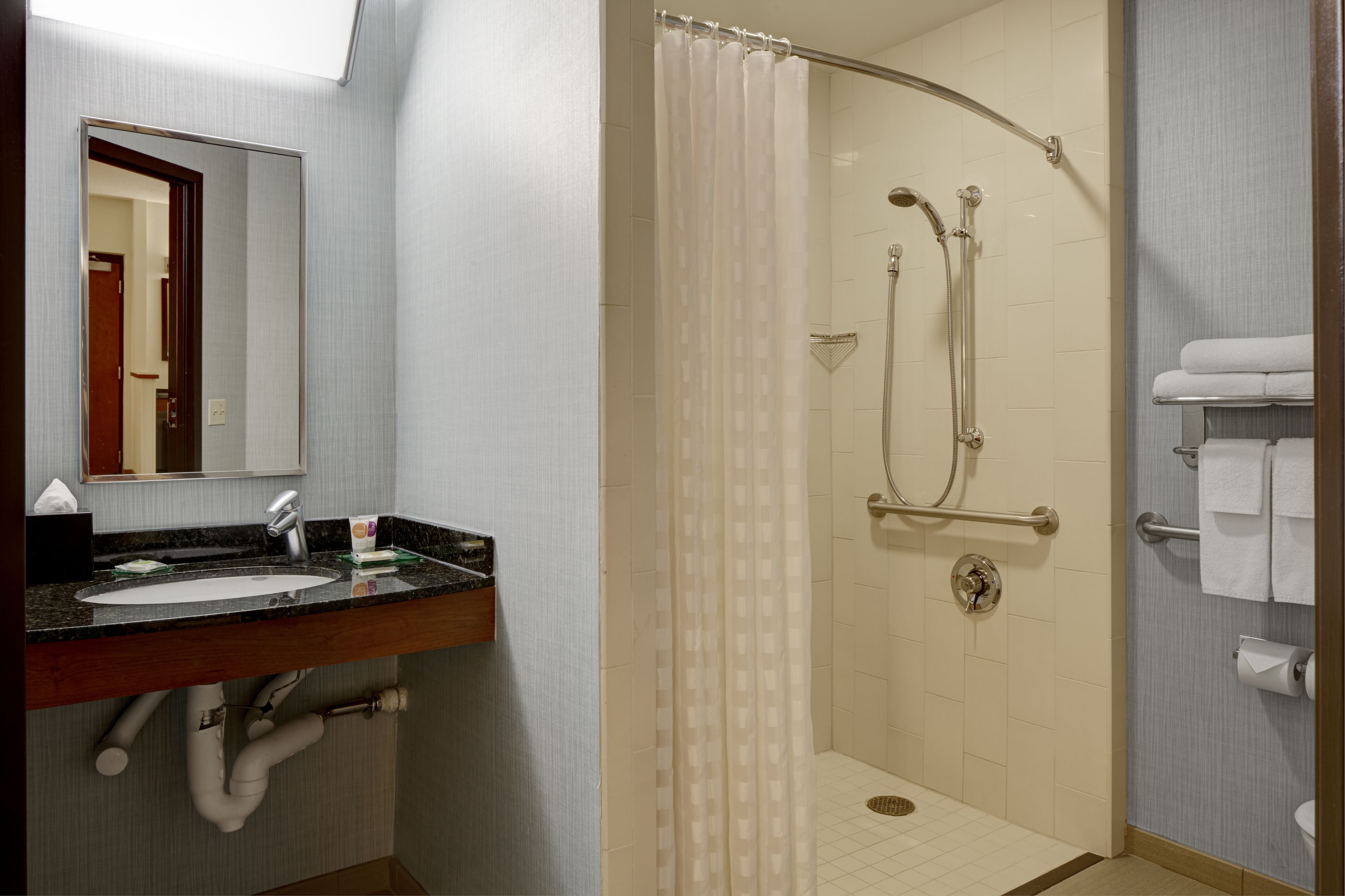 room, 1 king bed, accessible, bathtub | bathroom | designer toiletries, hair dryer, towels