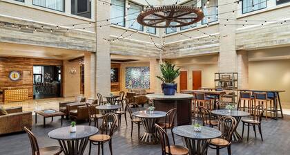 Renaissance New Orleans Arts Warehouse District Hotel