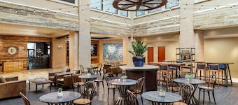 Renaissance New Orleans Arts Warehouse District Hotel