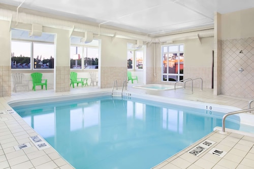 Super 8 by Wyndham Brandon MB