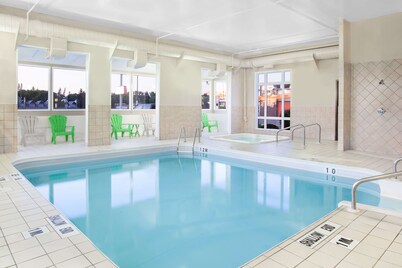 スーパー 8 バイ ウィンダム ブランドン マニトバ