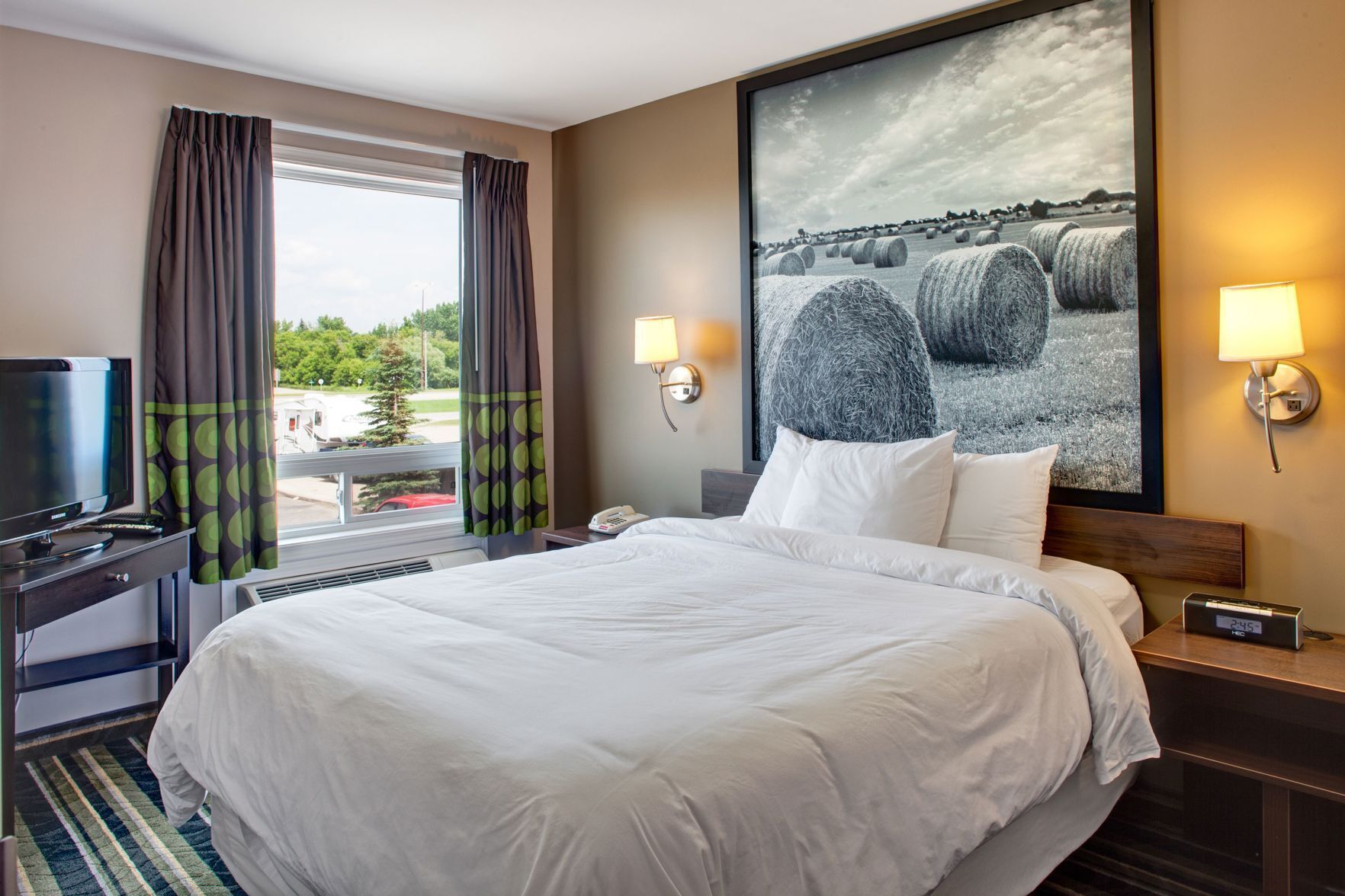 Desk, iron/ironing board, free WiFi, bed sheets