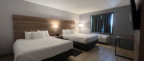 ห้องแฟมิลี่สวีท, เตียงควีนไซส์ 2 เตียง, ปลอดบุหรี่ (One-Bedroom) | 1 ห้องนอน, เครื่องนอนระดับพรีเมียม, โต๊ะทำงาน