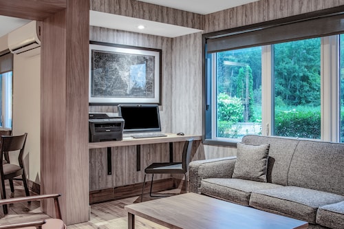 Super 8 by Wyndham Cornwall ON