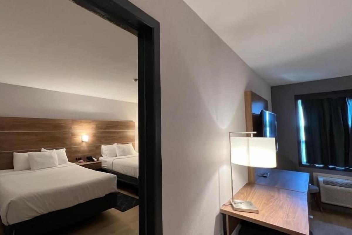 Ropa de cama de alta calidad y escritorio