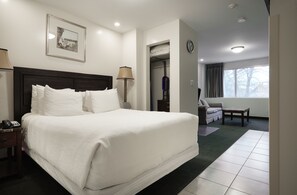 Mini Suite, 1 Queen Bed | Premium bedding, pillow-top beds, desk, laptop workspace