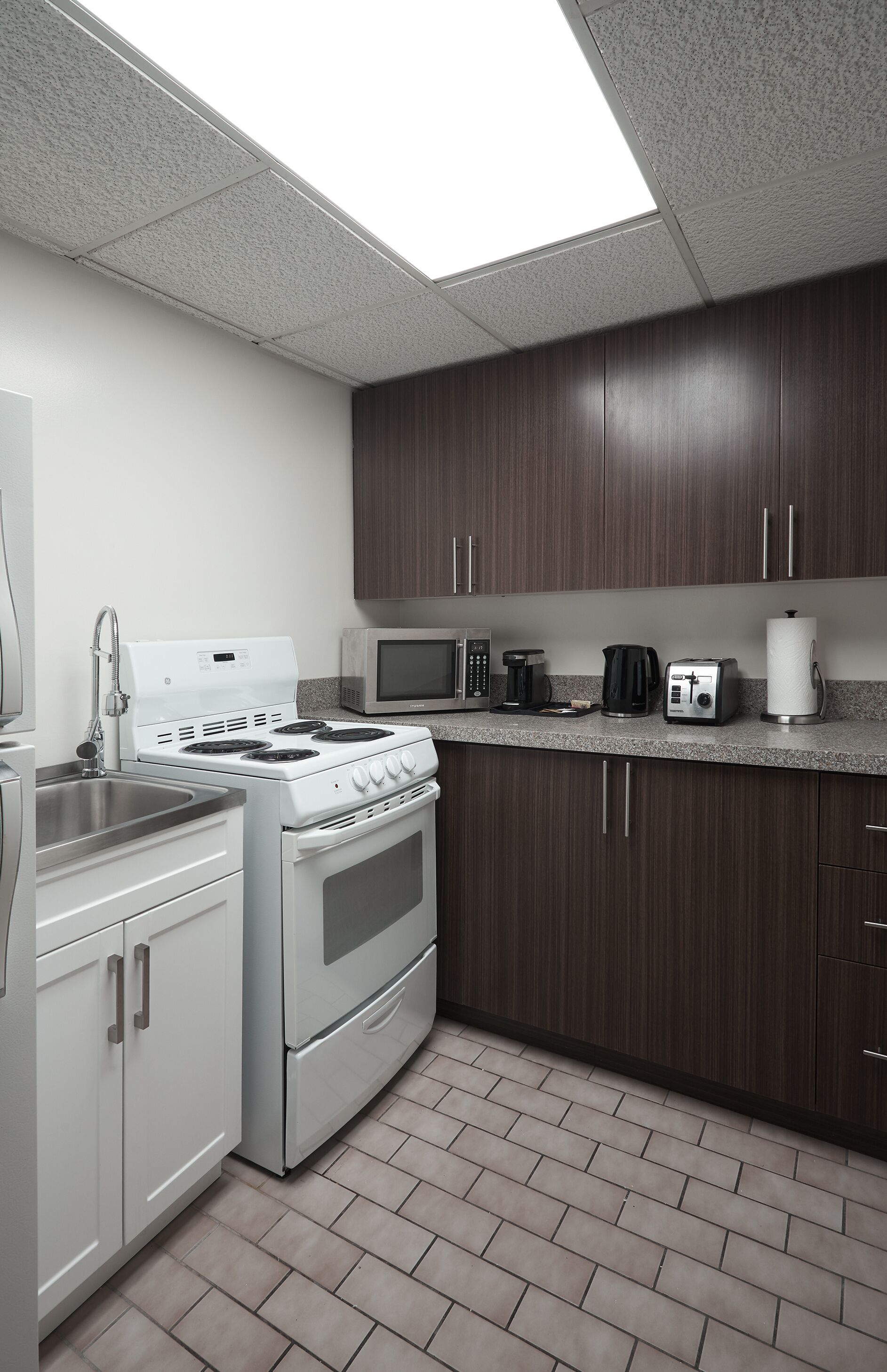 economy suite, 1 queen bed | 1 bedroom, premium bedding, pillow-top beds, desk