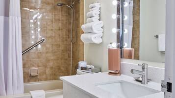 Studio Suite, 1 King Bed | Bathroom