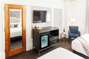 Habitación ejecutiva doble, 2 camas de matrimonio | Escritorio, cortinas opacas, tabla de planchar con plancha y wifi gratis