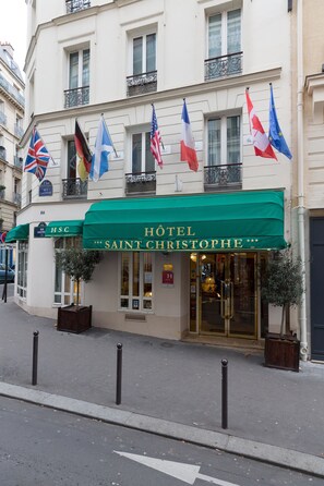 Property entrance - Hotel Saint Christophe (Paris)